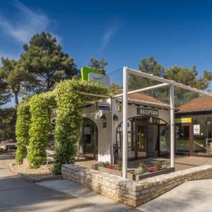 отель Kanegra Bungalows