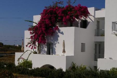 Kapetan Tasos Suites