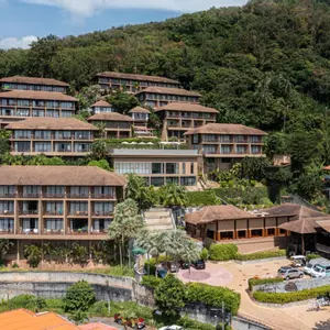 отель Karon Phunaka Resort & Spa