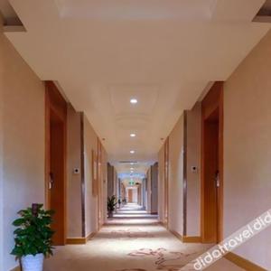 отель Vienna International Hotel (Tianjin Fifth Avenue Binjiang Road Pedestrian Street Bran