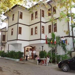 отель Karyatit Hotel