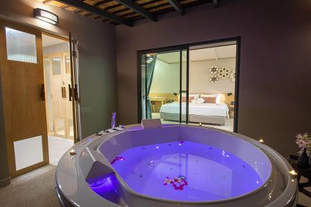 Отель Andaman Cannacia Resort & Spa  в пляж Ката - Таиланд