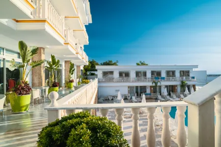 Отель SL La Perla Hotel Kemer в Бельдиби - Турция