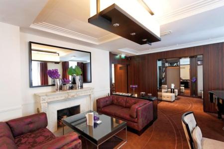 Отель La Tremoille в Париж - Франция