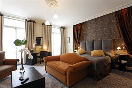 Отель La Tremoille в Париж - Франция