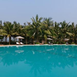 отель Lang Co Beach Resort
