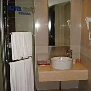 отель Homeinn Selected Hotel (Changchun People's Square Chongqing Road Huolicheng)