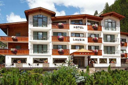 Laurin Small & Charming