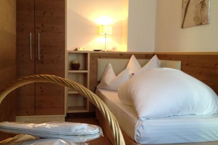 Laurin Small & Charming