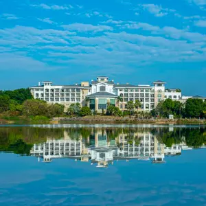 отель Sands Lakeside Hotel
