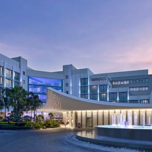 отель Parklane a Luxury Collection Resort & Spa