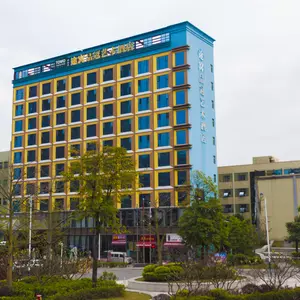 отель Pinnacle Art Hotel