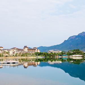 отель Skov River Resort