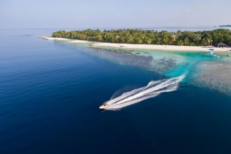 Отель Lily Beach Resort & Spa at Huvahendhoo в Ари Атолл - Мальдивы