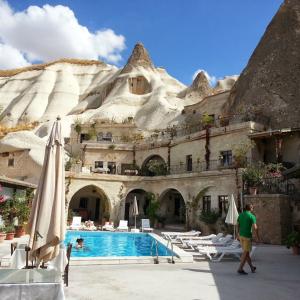 отель Local Cave House Hotel