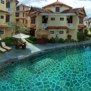 отель Lantern Boutique Hoi An