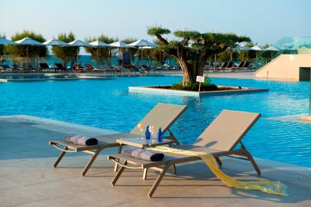 Amada Colossos Resort