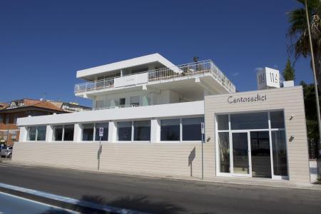 Отель Centosedici в Ривьера ди Улиссе - Италия