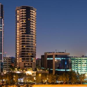 отель Majestic City Retreat Hotel