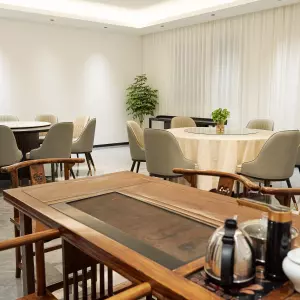 отель Yicheng Hotel (Xinzheng Wuhu Branch)