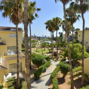 отель Makronisos Holiday Village