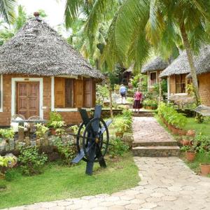отель Manaltheeram Ayurveda Beach Village Resort