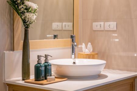 Отель Outrigger Surin Beach Resort в пляж Сурин - Таиланд