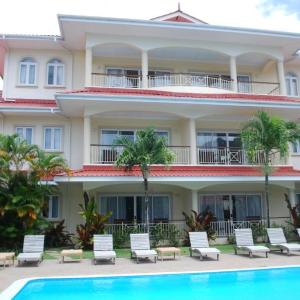 отель Marie Laure Suites