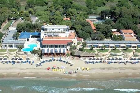 Отель Martino Club в Ривьера ди Улиссе - Италия
