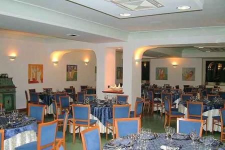 Отель Martino Club в Ривьера ди Улиссе - Италия