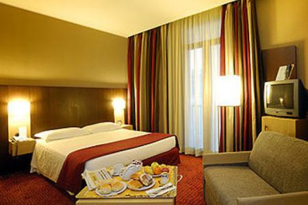 Отель Mercure Roma Piazza Bologna в Рим - Италия