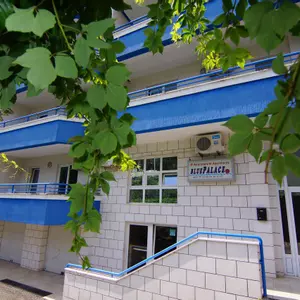 отель Blue Palace Guest House