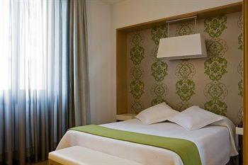 Отель NH Milano Touring в Милан - Италия