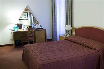 Отель NH Milano Touring в Милан - Италия