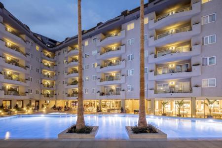 Aqua Hotel Montagut Suites