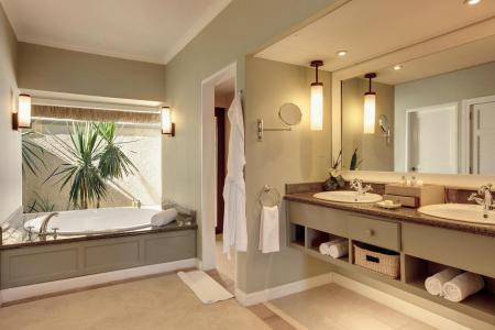 Отель Outrigger Mauritius Beach Resort  в Южное побережье - Маврикий