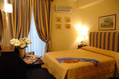 Отель Napoleon в Рим - Италия