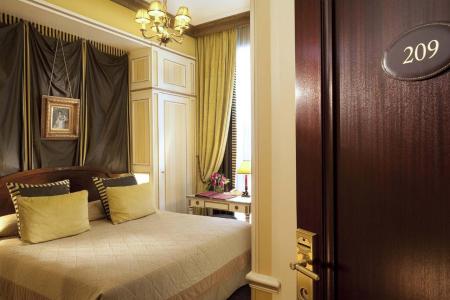 Отель Napoleon Paris в Париж - Франция