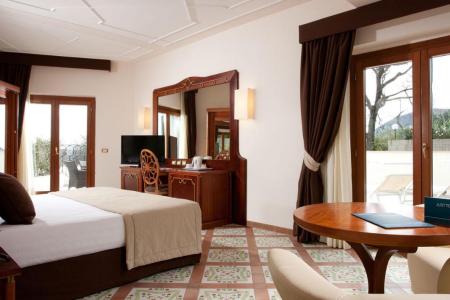 Grand Hotel Nastro Azzurro & Occhio Marino Resort