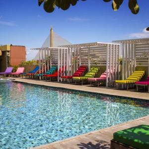 отель Nouvo City Hotel