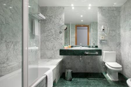 Отель NH Malaga в Малага - Испания