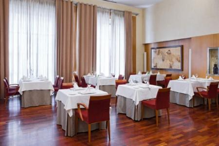 Отель NH Malaga в Малага - Испания