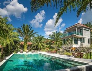 отель Krabi Green Hill Pool Villas