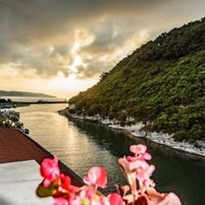 отель Hill River Hotel