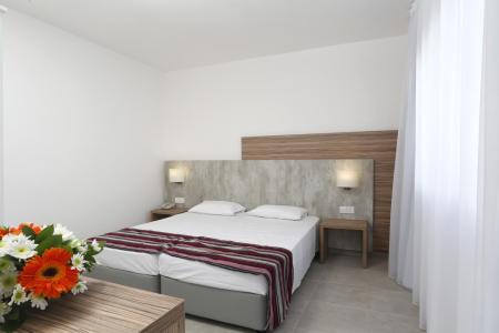 Отель Aqua Sol Holiday Village & Water Park в Пафос - Кипр