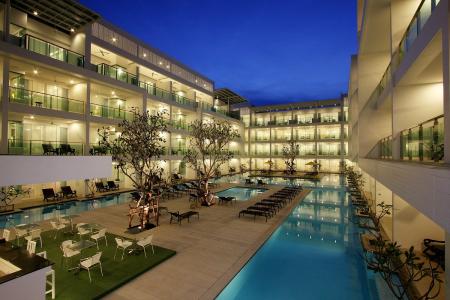 Отель The Old Phuket Karon Beach Resort в пляж Карон - Таиланд