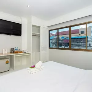 отель Patong Social Hotel & Restaurant