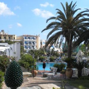 отель Arathena Rocks