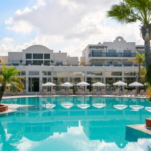 отель Louis Paphos Breeze