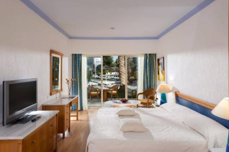 Отель Paphos Gardens Holiday Resort в Пафос - Кипр